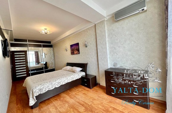 Квартира двухкомнатная с видом на море по ул.Боткинская центр Ялты