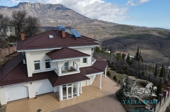 Вилла с бассейном в Алуште село Верхняя Кутузовка