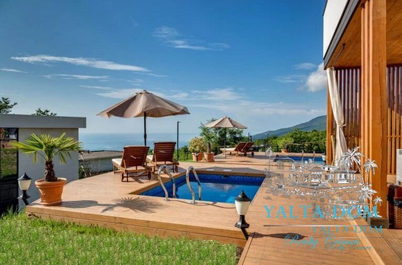 Коттедж в стиле хай-тек с бассейном и сауной на южном побережье