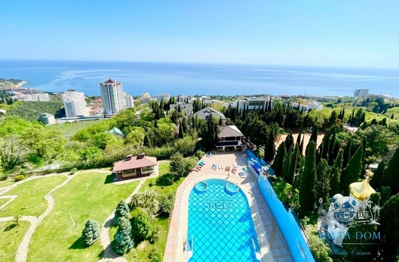 Апартамент с бассейном и видом на море в Респект Холл Ялта