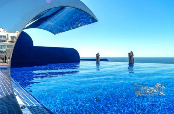 Дизайнерский апартамент с бассейном-инфинити, в стиле Алиса в Зазеркалье в ЖК Зазеркалье Приморский парк Ялта