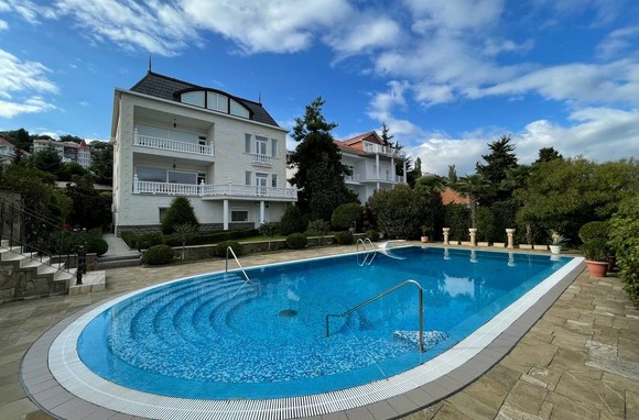 Вилла в Ливадии возле моря Ялта