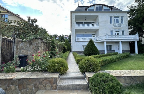 Вилла в Ливадии возле моря Ялта