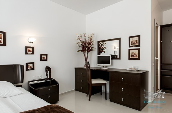 Двухместный увеличенный номер с бассейном посуточно в Симеизе Ялта