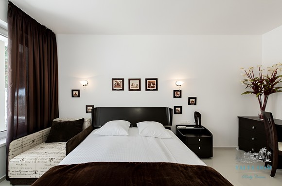 Двухместный увеличенный номер с бассейном посуточно в Симеизе Ялта