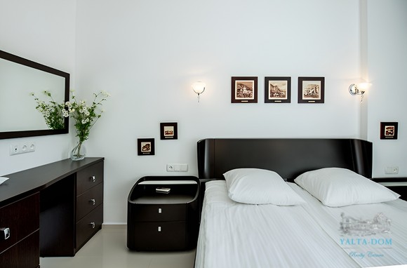 Двухместный номер стандарт на территории виллы с бассейном Ялта Симеиз