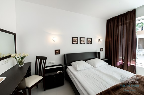 Двухместный номер стандарт на территории виллы с бассейном Ялта Симеиз