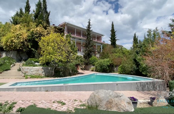 Дом с бассейном с подогревом возле леса Кипарисное Алушта