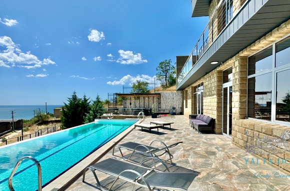 Дом с видом на горы и море Малореченское Алушта