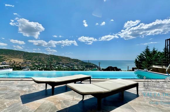 Дом с видом на горы и море Малореченское Алушта