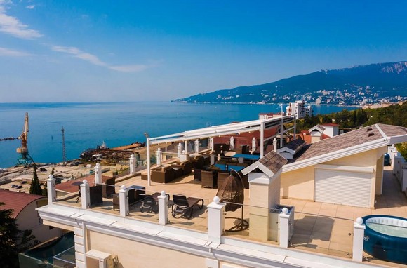 Частный дом с видовыми апартаментами в Отрадном Ялта