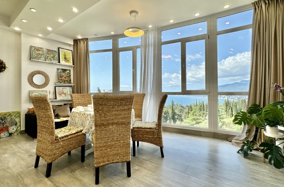 Квартира с дизайнерским ремонтом и видом на море Восход Ялта