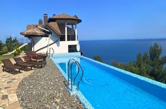 Вилла возле пляжа с открытым бассейном с подогревом Семидворье Алушта