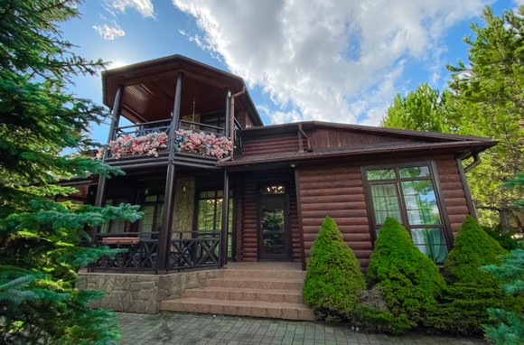 Дом с бассейном, баней и конюшней Бахчисарайский район село Высокое