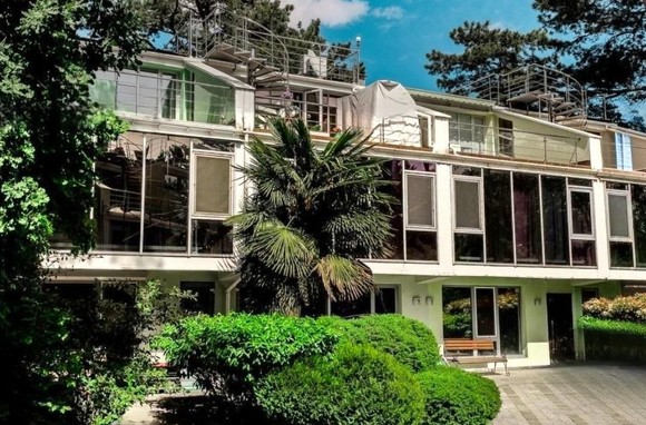 Таунхаус с бильярдом, бассейном, хамамом и спортзалом в лесу Ялта