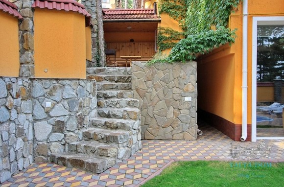 Дом в сосновом лесу район Долоссы возле Ялты