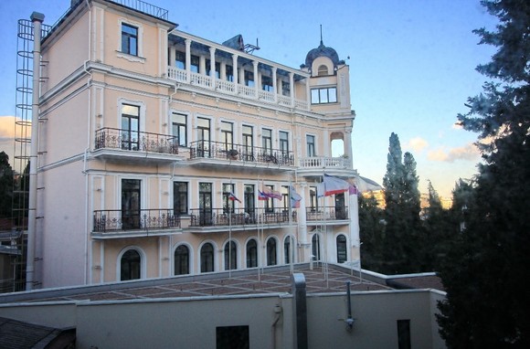 Квартира двухкомнатная возле виллы Елена в Ялте