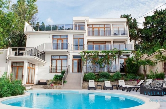 Вилла с открытым бассейном, близко к морю