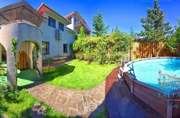 Вилла в Ливадии возле моря