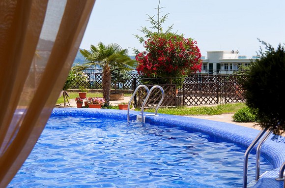 Вилла с видом на побережье Ялты